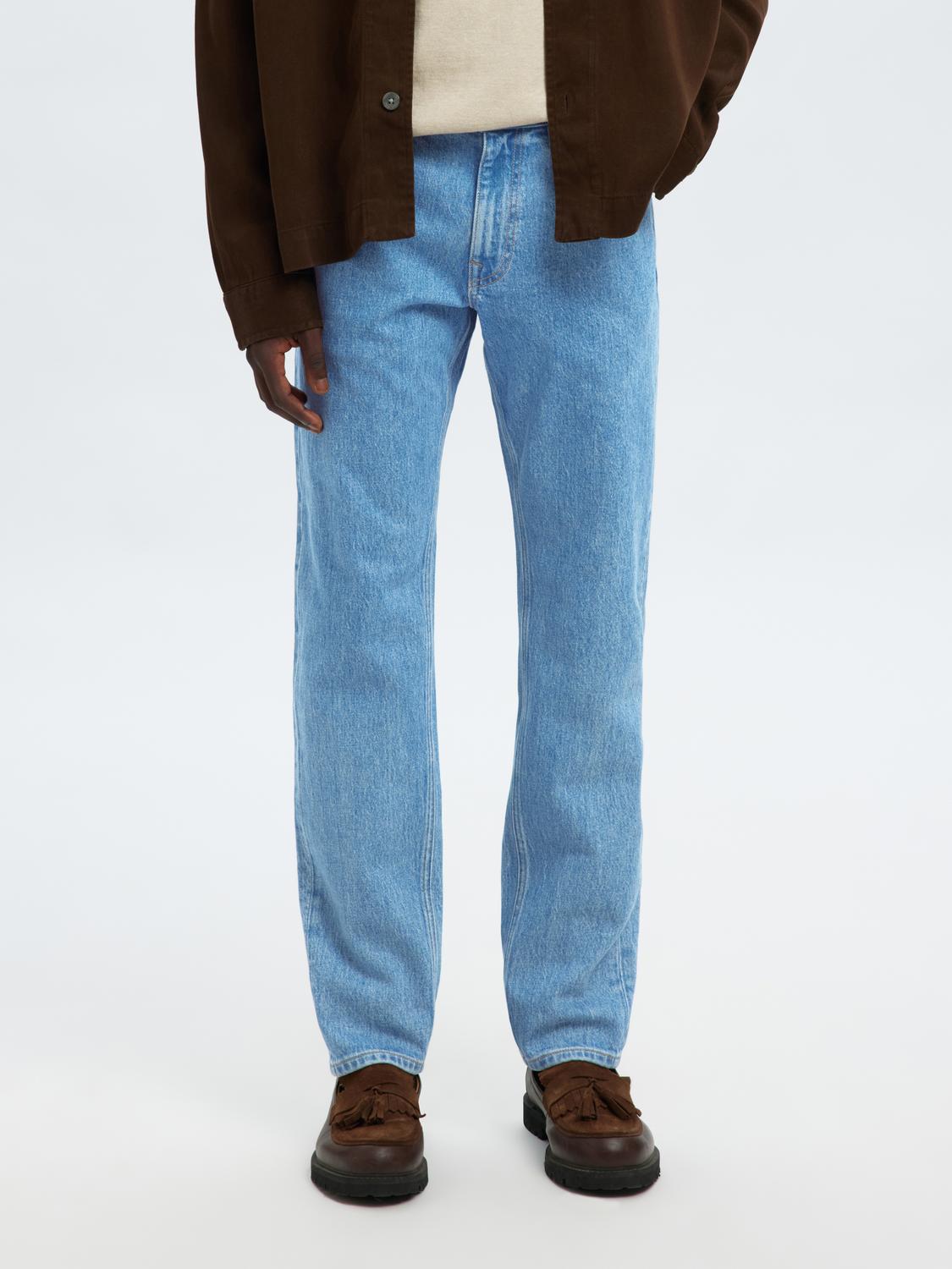 model_shot-front